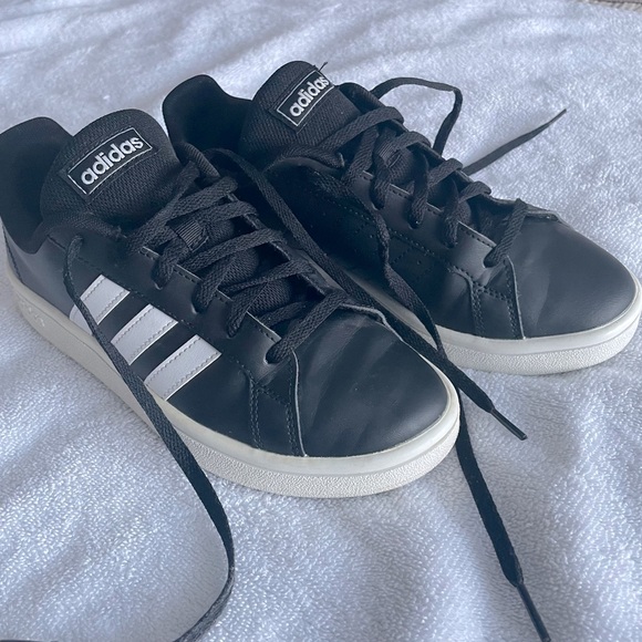 Adidas black shoes - Picture 1 of 7
